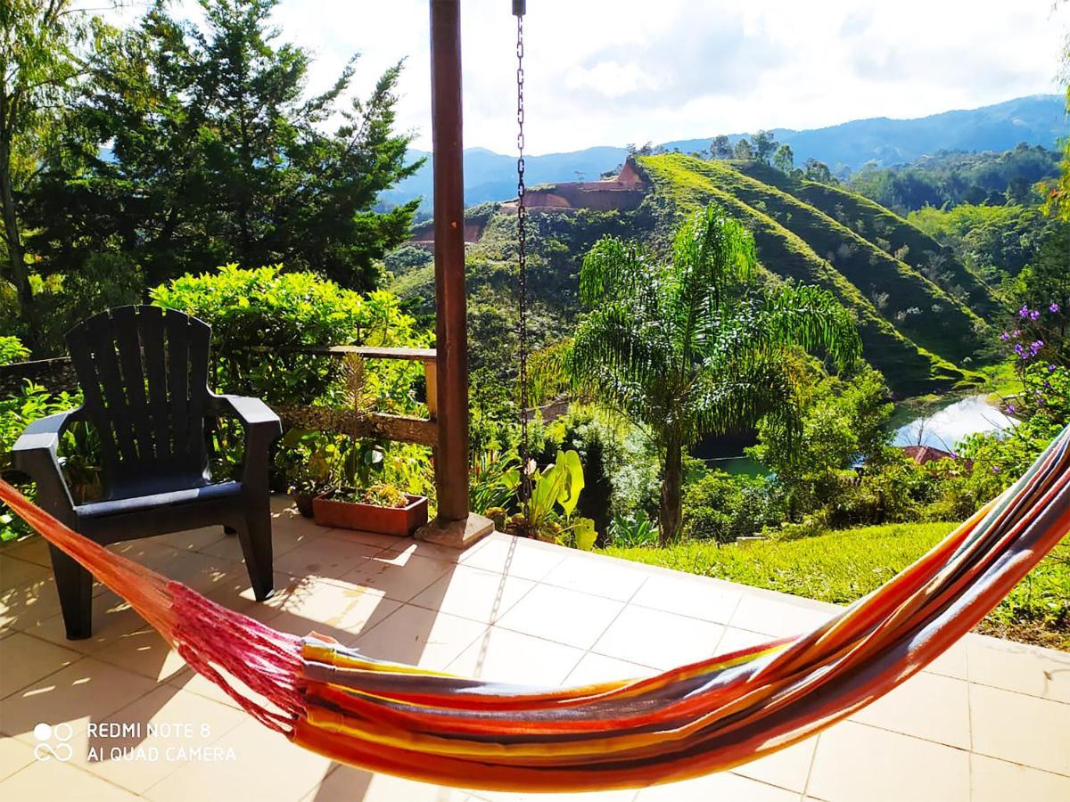 Ecolodge Bahia Del Penon Guatape Bagian luar foto
