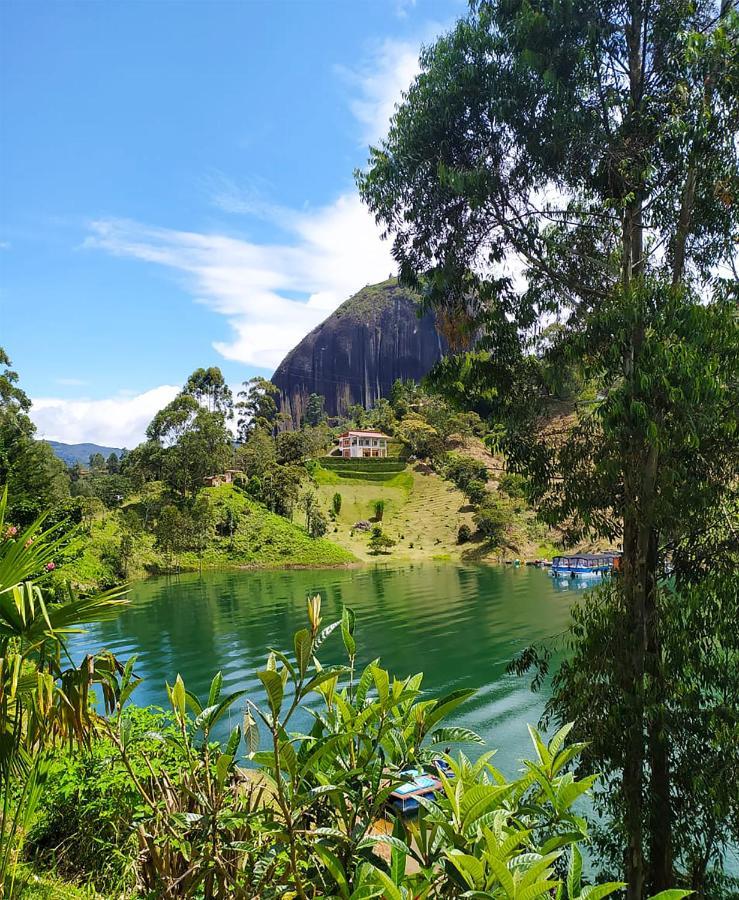 Ecolodge Bahia Del Penon Guatape Bagian luar foto
