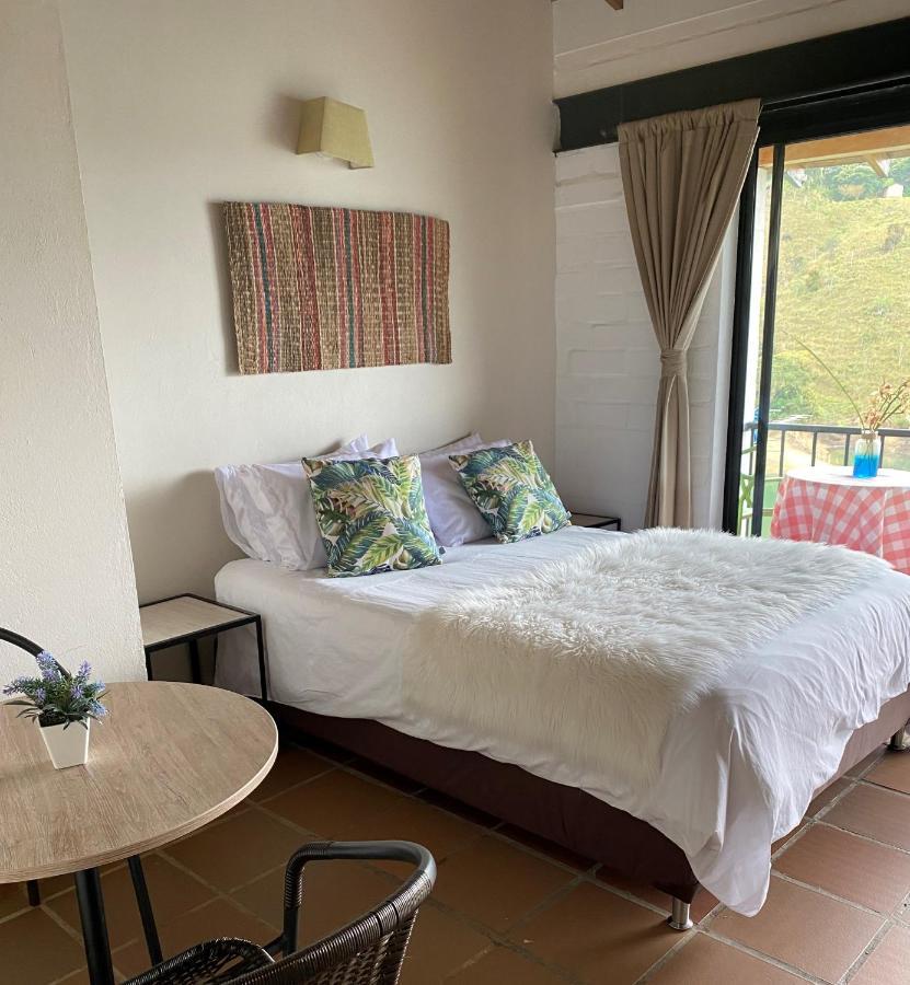 Ecolodge Bahia Del Penon Guatape Bagian luar foto