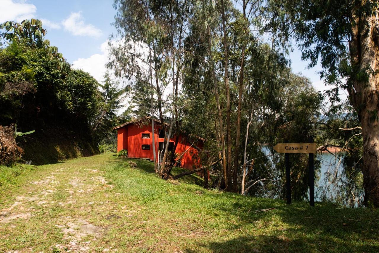 Ecolodge Bahia Del Penon Guatape Bagian luar foto